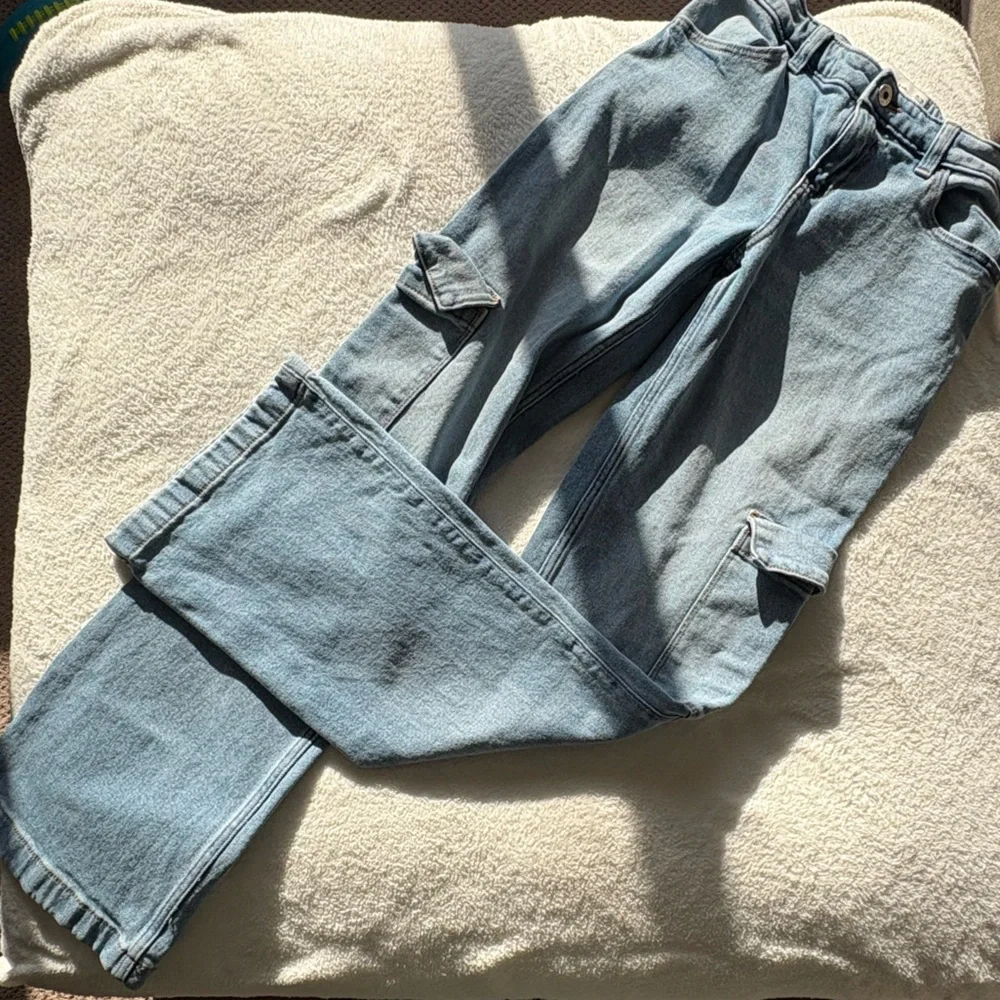 Abercrombie Kids Light Wash Denim Cargo Jeans Wide Leg - Size 15/16 Long